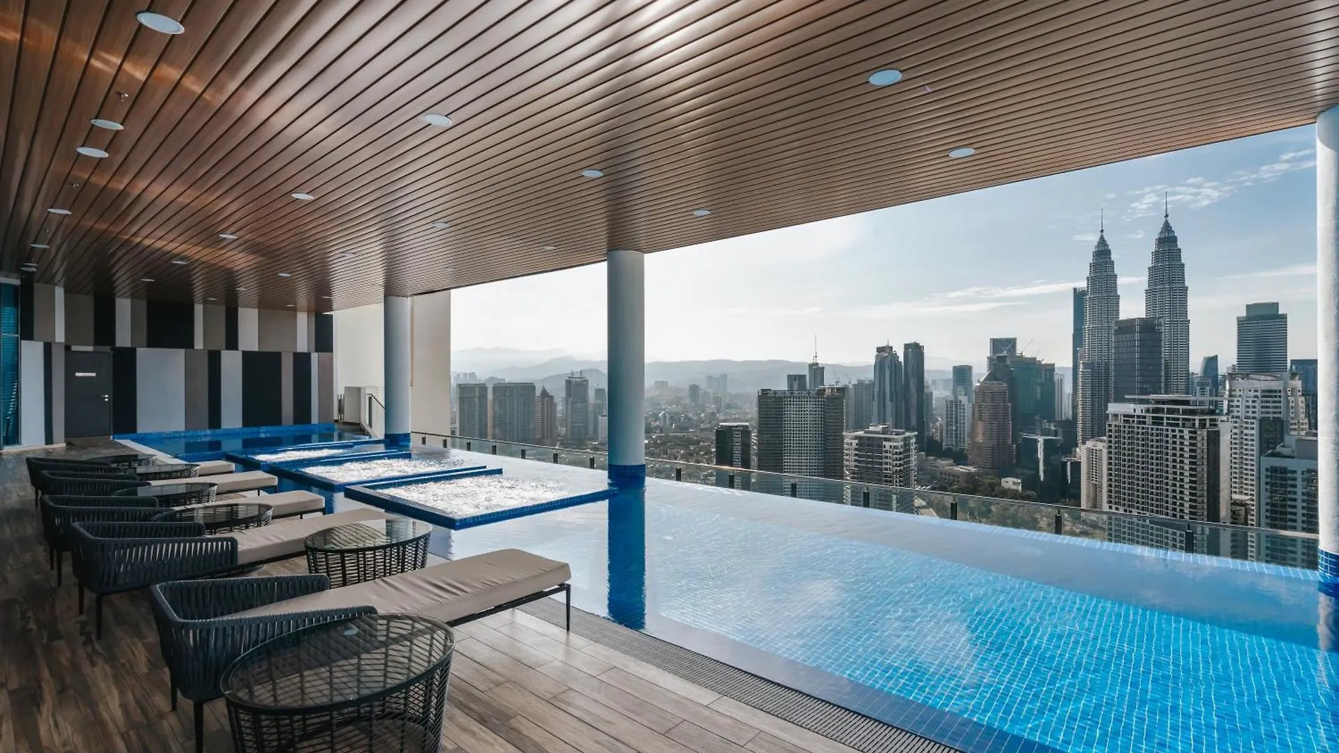 Luxe Infinitum Klcc By Dx contacts